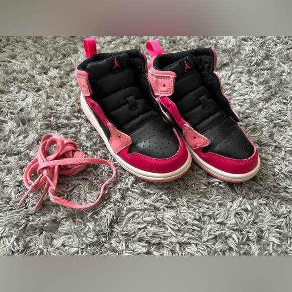 Jordan’s Toddler Girls Size 10c - Picture 12 of 14